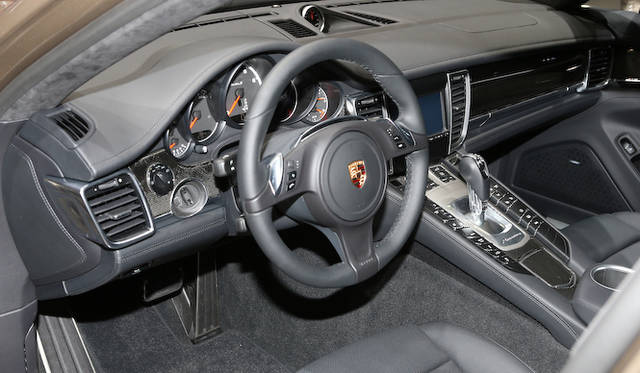 porsche_panamera_turbo_s_executive_54