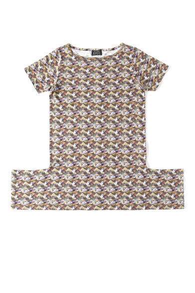 <strong>POP CLASSICO × ANREALAGE × BARNEYS NEW YORK｜<br />ポップクラシコ×アンリアレイジ×バーニーズ　ニューヨーク</strong><br />Tシャツドレス“I” 3万450円