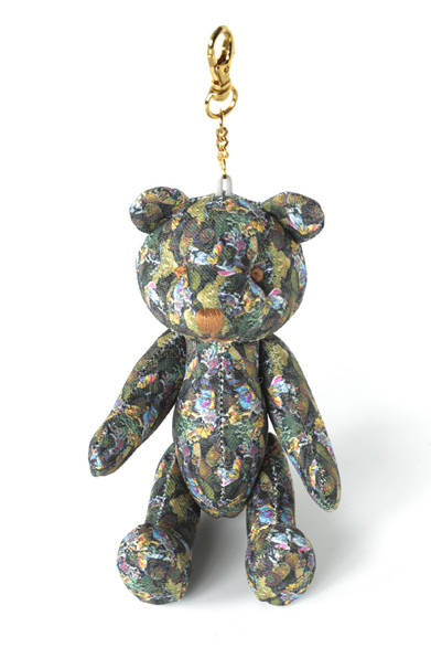 <strong>POP CLASSICO × BARNEYS NEW YORK｜<br />ポップクラシコ×バーニーズ　ニューヨーク</strong><br />ベアチャーム 3780円