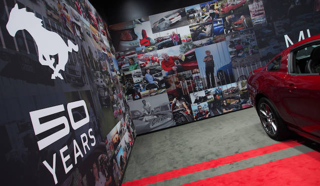 壁面には、世界中のマスタングファンからインスタグラムに寄せられた写真が展示される