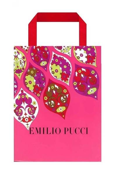 <strong>EMILIO PUCCI｜期間限定のギフト・ポップアップストアがオープン</strong><br /><br />フトポップアップストア特別仕様のショッピングバッグ<br /><br />銀座三越<br />期間｜11月27日（水）～12月10日（火）<br />場所｜銀座三越 1階西側 Gスペース<br />東京都中央区銀座4-6-16<br /><br />伊勢丹新宿店<br />日程｜12月4日（水）～12月31日（火）<br />場所｜伊勢丹新宿店 本館3階 ウェストパーク／プロモーション<br />東京都新宿区新宿3-14-1<br /><br />エミリオ・プッチ カンパニー<br />Tel.03-5410-8992