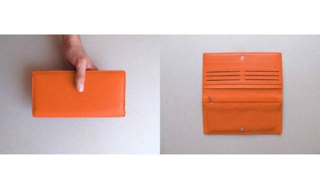 <strong>CARRE ROYAL｜カレ・ロワイヤルの期間限定ショップがオープン</strong>　ラージウォレット（二つ折り）　1万6000円