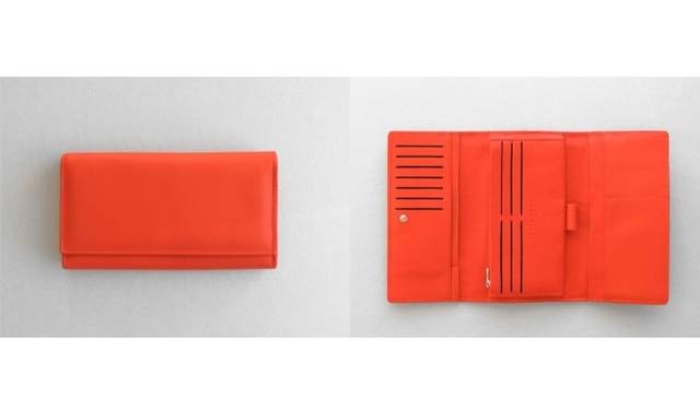 <strong>CARRE ROYAL｜カレ・ロワイヤルの期間限定ショップがオープン</strong>　ラージウォレット（三つ折り）　2万1000円