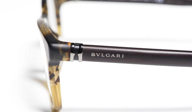 「B. ZERO1（ビー・ゼロワン）」はスプリングとトゥボガス（ガスチューブ）からインスピレーションを得たという、コイル状のデザインが特徴。リング、ネックレス、ウォッチと、さまざまなアイテムで展開されている