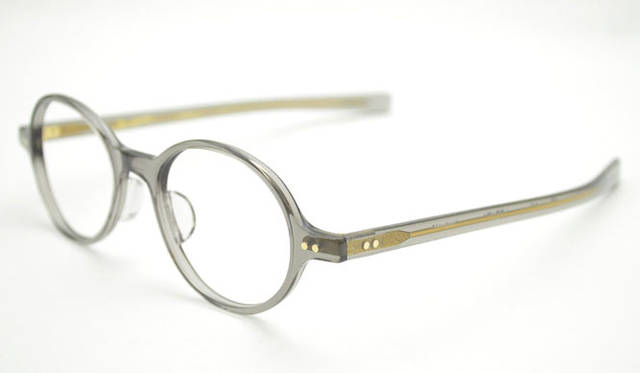 <strong>Continuer｜コンティニュエ</strong>　モデル「LIBRARY」3万6750円　「CG」コンティニュエ限定カラー