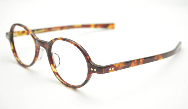 <strong>Continuer｜コンティニュエ</strong>　モデル「LIBRARY」3万6750円　「DT」コンティニュエ限定カラー