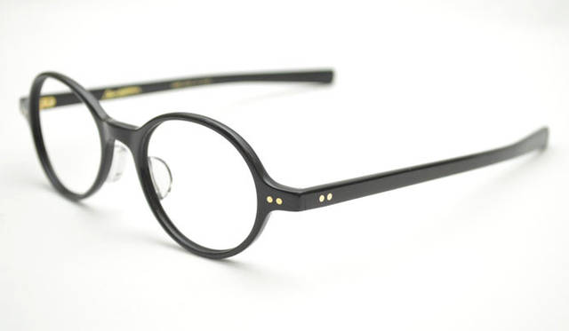 <strong>Continuer｜コンティニュエ</strong>　モデル「LIBRARY」3万6750円　「NO」