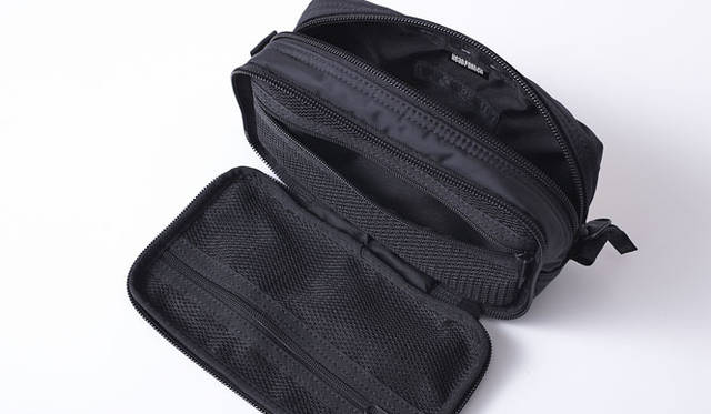 <strong>HEAD PORTER｜ヘッド・ポーター</strong>　「BLACK BEAUTY×GLITTER -Winter Collection-」　「COSMETIC CASE」（HP-4145）8400円