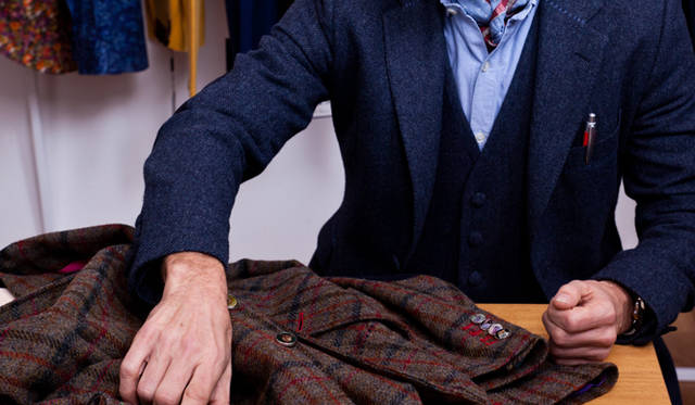 MOON社と共同開発したオリジナルファブリックを使用している