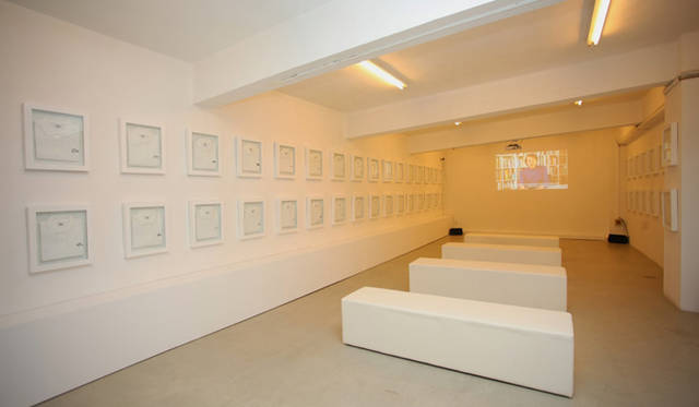 <strong>LACOSTE｜ラコステ</strong>　ラコステ創立80周年パーティ in 北京<br /><br />ピーター・サヴィルが手掛けた80パターンのワニのロゴを展示。氏からのメッセージも上映された