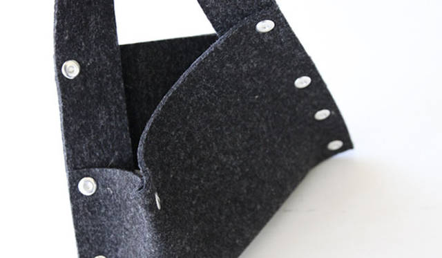 <strong>フロマエcafé＆ギャラリー</strong>　「Feel Felt」Yoko Ueno Lewis個展　リストバッグ（パリス）