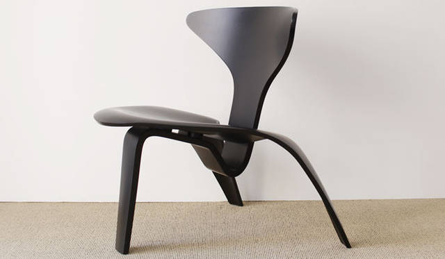 <strong>BUILDING｜ビルディング</strong>　「PERFECTION｜The furniture of POUL KJÆRHOLM」　「PK0」 2枚のプライウッドのみで完成させた幻の作品。1997年にフリッツ・ハンセン社より600脚のみ限定生産された。シリアルナンバー入り。フリッツ・ハンセン社製