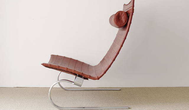 <strong>BUILDING｜ビルディング</strong>　「PERFECTION｜The furniture of POUL KJÆRHOLM」　「PK20」 緩やかにカーブを描いた脚がスブリングの役目を果たし、贅たくな座り心地を実現。E. Kold Christensen社製