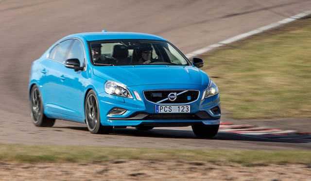 試乗は、STCC（Swedish Touring Car Championship）にもつかわれたサーキットでおこなわれた