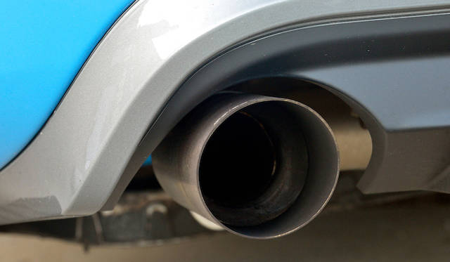 排気管は、左右2本出しだ