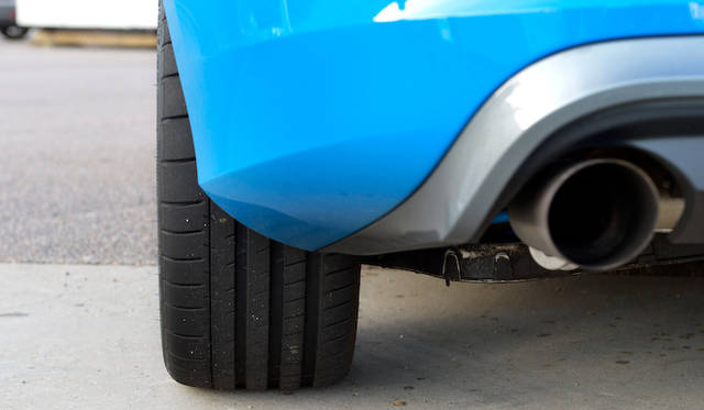 タイヤサイズは245/35R20