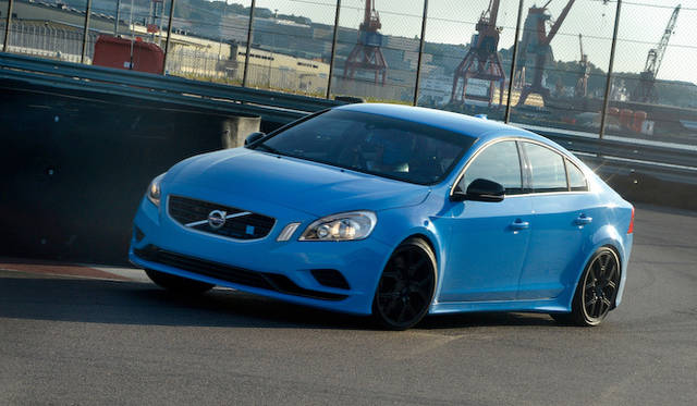 最大出力500ps超をほこる、「S60 ポールスターコンセプト」へはプロレーシングドライバー運転への同乗どいうかたちで実現した