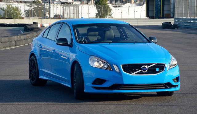 最大出力500ps超をほこる、「S60 ポールスターコンセプト」へはプロレーシングドライバー運転への同乗どいうかたちで実現した
