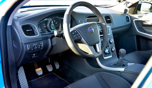 インテリアはごく普通のS60がベース