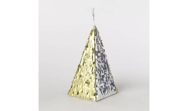 <strong>OPENING CEREMONY｜ホリデイシーズンキャンペーン「HAPPY HOLIDAYS with CONFETTI SYSTEM」を開催</strong><br />MINI CHRISTMAS TREE