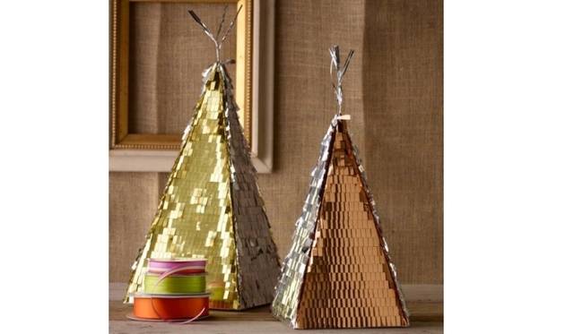 <strong>OPENING CEREMONY｜ホリデイシーズンキャンペーン「HAPPY HOLIDAYS with CONFETTI SYSTEM」を開催</strong><br />MINI CHRISTMAS TREE