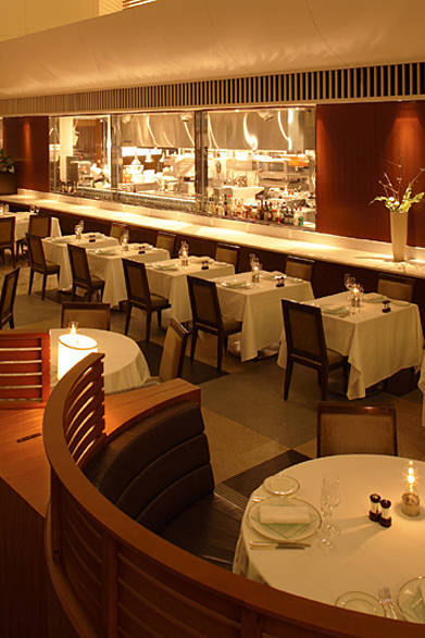 会場となるのは、26階に位置するレストラン＆バー「ザ・ダイニング ルーム」