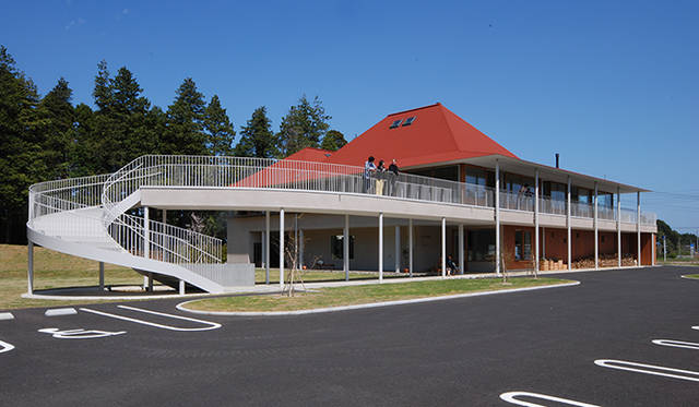 エサや育て方に徹底的にこだわった豚料理を提供するレストラン。1Fには加工工場を併設している