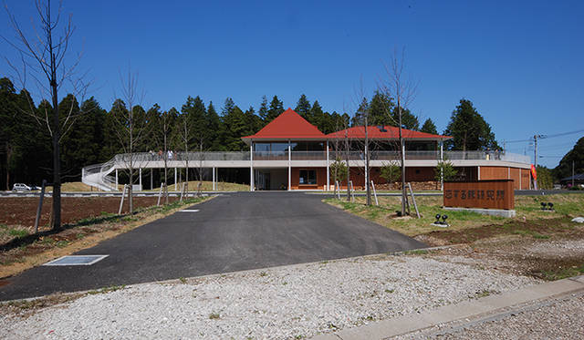 エサや育て方に徹底的にこだわった豚料理を提供するレストラン。1Fには加工工場を併設している