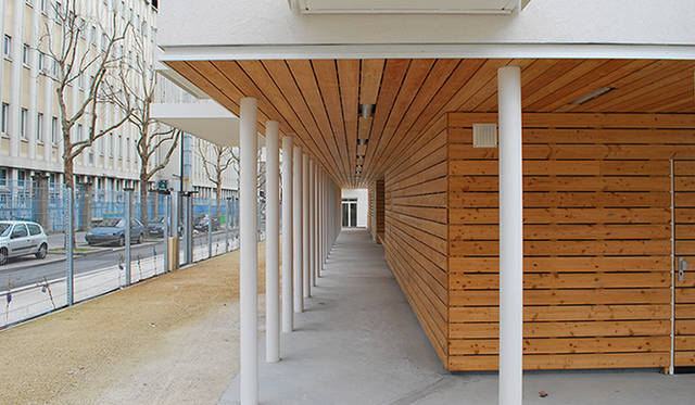 1Fのピロティ（上層階を持ち上げた外部空間）部分