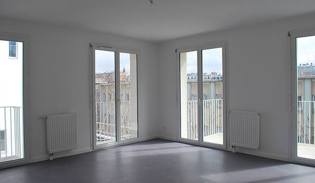 等間隔に並んだように見える窓、じつは各部屋によって微妙に位置が違う