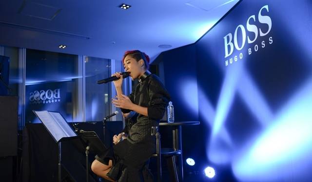 <strong>HUGO BOSS｜日本で唯一の旗艦店「BOSS ストア 表参道」が誕生</strong>　青山テルマさん