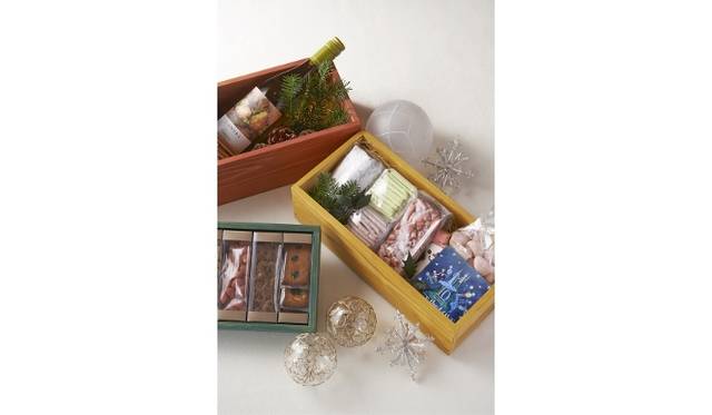 「Share the LOVE」バロッコハンパー<br />価格｜2万円<br />販売期間｜11月15日（金）～12月25日（水）<br />販売店舗｜フィオレンティーナ ペストリーブティック<br />Tel. 03-4333-8713（直通）