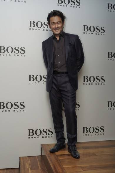 <strong>HUGO BOSS｜「BOSS ストア 表参道」パーティスナップ</strong>　内野聖陽氏