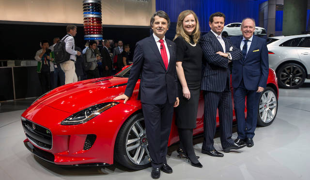 L.A.オートショーでお披露目されるFタイプ R クーペ