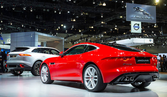 L.A.オートショーでお披露目されるFタイプ R クーペ