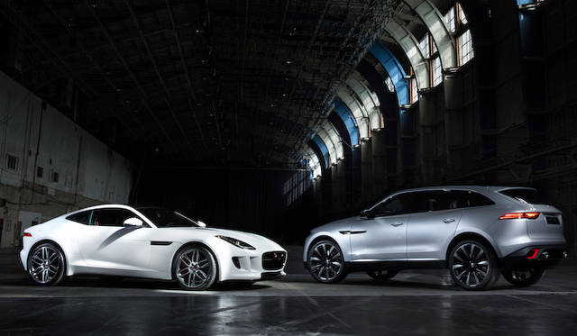 右はおなじくL.A.オートショーで展示されていた、SUVコンセプトモデル「C-X17」