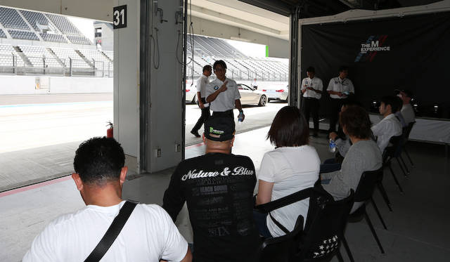 現役で出場するプロドライバーの運転に同乗できる貴重な体験。鈴鹿サーキットをフルにつかい、絶妙なドライビングテクニックや非日常的なドリフト体験を披露してくれた