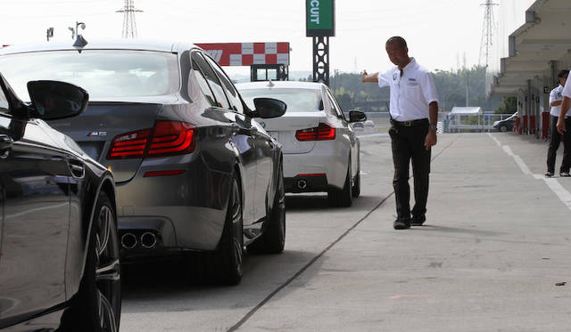 イベントの前日に、おなじ鈴鹿サーキットで開催されたSUPER GT第5戦で激走する「No.4 GSR 初音ミク BMW」。ドライバーは谷口信輝選手、片岡龍也選手それにスポット参戦のヨルグ・ミューラー選手