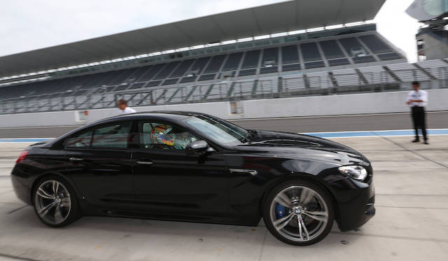 イベントの前日に、おなじ鈴鹿サーキットで開催されたSUPER GT第5戦で激走する「No.4 GSR 初音ミク BMW」。ドライバーは谷口信輝選手、片岡龍也選手それにスポット参戦のヨルグ・ミューラー選手