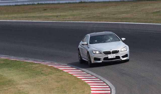 イベントの前日に、おなじ鈴鹿サーキットで開催されたSUPER GT第5戦で激走する「No.4 GSR 初音ミク BMW」。ドライバーは谷口信輝選手、片岡龍也選手それにスポット参戦のヨルグ・ミューラー選手