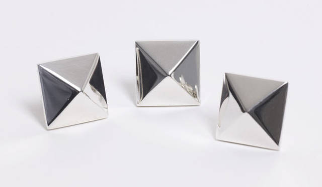 <strong>BUNNEY｜バニー</strong>　ブランドアイコンのシルバーのスタッズ（925シルバー 3個セット 5万400円）