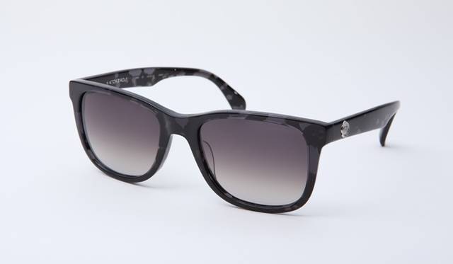 <strong>VIKTOR & ROLF│2011年コレクションの「71-0068」を100本限定で復刻</strong>　3万3600円