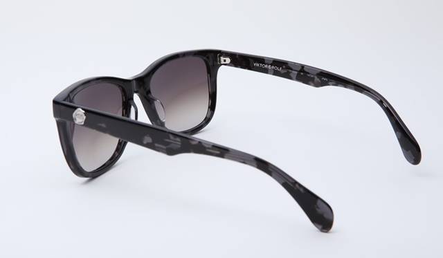 <strong>VIKTOR & ROLF│2011年コレクションの「71-0068」を100本限定で復刻</strong>　3万3600円