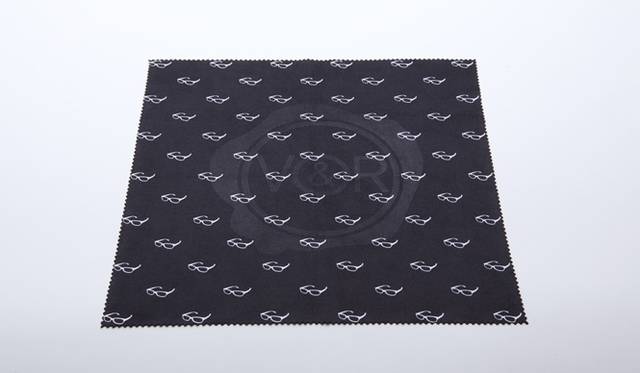 <strong>VIKTOR & ROLF│2011年コレクションの「71-0068」を100本限定で復刻</strong>　限定チーフセリート(メガネ拭き)