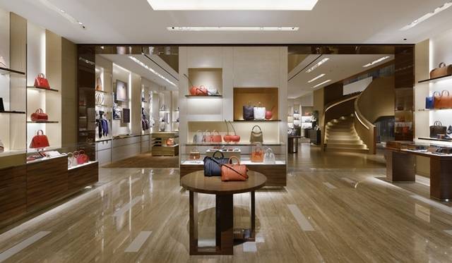 <strong>LOUIS VUITTON｜ルイ・ヴィトン、新宿エリア初の路面店が誕生</strong>　ストアの1階　©LOUIS VUITTON