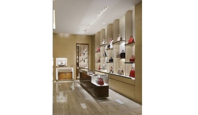 <strong>LOUIS VUITTON｜ルイ・ヴィトン、新宿エリア初の路面店が誕生</strong>　ストアの1階　©LOUIS VUITTON