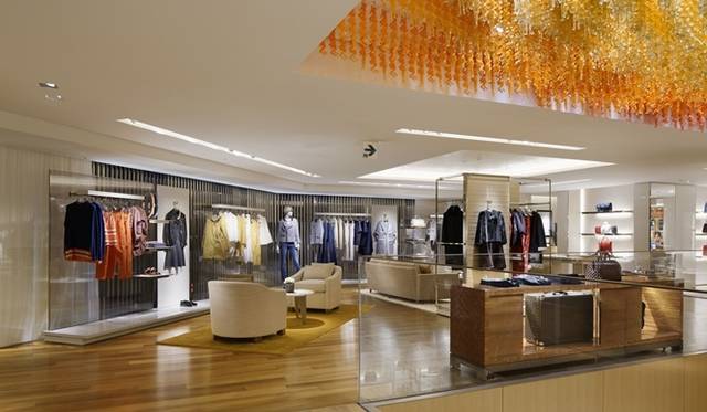 <strong>LOUIS VUITTON｜ルイ・ヴィトン、新宿エリア初の路面店が誕生</strong>　ストアの2階　©LOUIS VUITTON