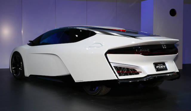 ホンダがLAモーターショーだけで公開した「FCEVコンセプト」は、2015年に全世界で販売する次世代燃料電池車のデザインコンセプト