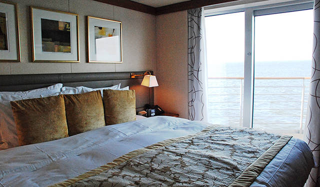 <strong>特集｜ボルドーから英国海峡へ！　探検船で“ラグジュアリーな冒険”を満喫</strong>　最も広いオーナーズ・スイートはリビングルーム、ウォークインクローゼットを備え、ベランダも含めて広さは58平方メートル