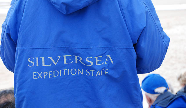 <strong>特集｜ボルドーから英国海峡へ！　探検船で“ラグジュアリーな冒険”を満喫</strong>　ゲストの数と比較してクルーの人数が多いのもシルバー・エクスプローラーの特徴。ひとりひとりへのパーソナルなケアがクルーズをより豊かに、ラグジュアリーにする